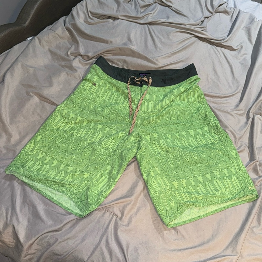 PATAGONIA GREEN SHIRTS